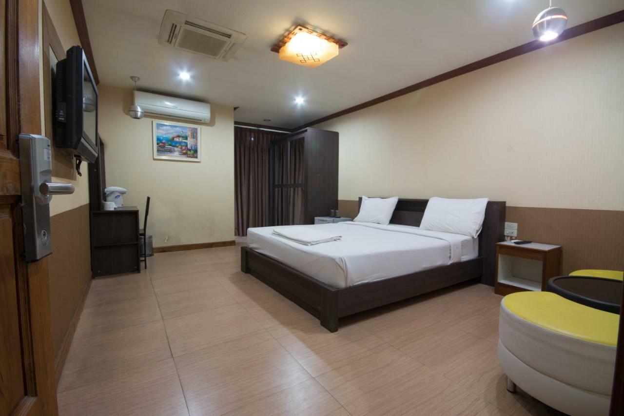 Khon Kaen Ruenrom Hotel Buitenkant foto